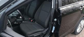 Kia Rio 1.4-16v Automatik Climatecontrol Navi Stoelverwarming Lichtautomaat Privacyglas Stuurwiel met verwarming Achteruitrijcamera picture 17