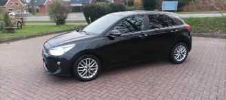 uszkodzony samochody osobowe Kia Rio 1.4-16v Automatik Climatecontrol Navi Stoelverwarming Lichtautomaat Privacyglas Stuurwiel met verwarming Achteruitrijcamera 2019/11