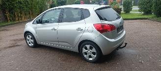 Kia Venga Bj:08-2013 137000km 1.6-Dohc Automatik Climatecontrol Stoelverwarming Keyless entry armsteun voor Elektrische ramen Elektrische-spiegels met parkeerstand Trekhaak Parkeersensoren mistlampen 16 inch velgen picture 2