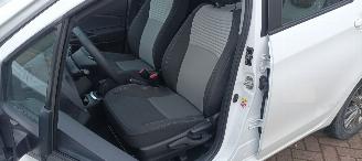 Toyota Yaris Facelift 10-2017 49000km 1.5-Dual VVT-I 112pk 6-bak Airconditioning Navigatie voorbereiding Multi color Display Achteruitrijcamera Lichtautomaat Stoelverwarming stuurwiel met radio Bediening elektrische ramen Elektrische-spiegels met verwarming Centrale v picture 25