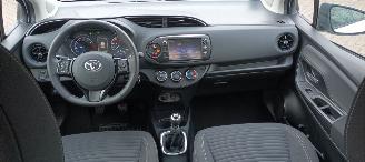 Toyota Yaris Facelift 10-2017 49000km 1.5-Dual VVT-I 112pk 6-bak Airconditioning Navigatie voorbereiding Multi color Display Achteruitrijcamera Lichtautomaat Stoelverwarming stuurwiel met radio Bediening elektrische ramen Elektrische-spiegels met verwarming Centrale v picture 28