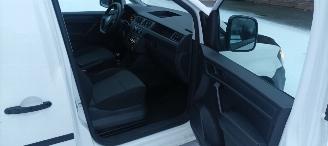 Volkswagen Caddy 2.0 TDI DPF Airconditioning Elektrische ramen Elektrische-spiegels met verwarming Achteruitrijspiegel Radio Usb Centrale vergrendeling met afstandsbediening Start-Stop systeem Lichtmetalen velgen picture 12