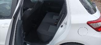 Toyota Yaris 1.5 Benzine 112pk Airconditioning Stoelverwarming Lichtautomaat Multi color Display met Achteruitrijcamera picture 17