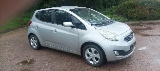 Kia Venga Dream-Team 1.6 Benzine Automaat Keyless entry Climatecontrol Stoelverwarming Lichtautomaat Privacyglas Parkeersensoren achter Trekhaak Mistlampen 16-inch Lichtmetalen velgen picture 2