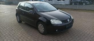  Volkswagen Golf Tour Edition 1.4 Benzine Climatecontrol CruiseControl Leren-Stuurwiel armsteun elek-ramen elektrische Spiegel met verwarming Centrale vergrendeling met afstandsbediening mistlampen Parkeersensoren achter afneembare trekhaak Metallic 2006/12