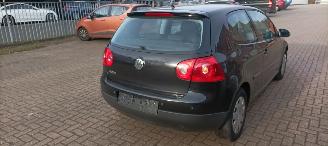 Volkswagen Golf Tour Edition 1.4 Benzine Climatecontrol CruiseControl Leren-Stuurwiel armsteun elek-ramen elektrische Spiegel met verwarming Centrale vergrendeling met afstandsbediening mistlampen Parkeersensoren achter afneembare trekhaak Metallic picture 4