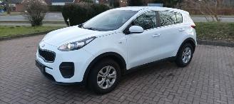 Vaurioauto  passenger cars Kia Sportage Bj:9-2017 1.6-benzine 132pk Airconditioning CruiseControl Leren-Stuurwiel armsteun 1-eigenaar! 2017/9