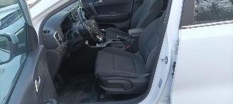 Kia Sportage Bj:9-2017 1.6-benzine 132pk Airconditioning CruiseControl Leren-Stuurwiel armsteun 1-eigenaar! picture 14