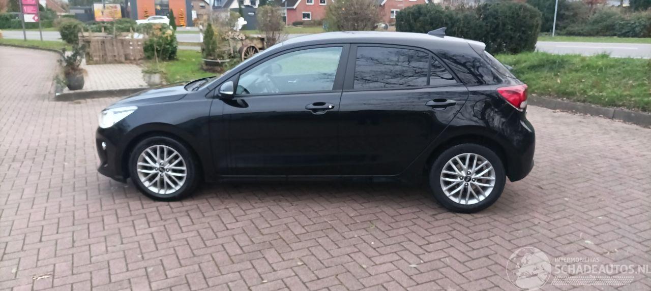 Kia Rio 1.4-16v Automatik Climatecontrol Navi Stoelverwarming Lichtautomaat Privacyglas Achteruitrijcamera Mistlampen 16-inch Kia velgen
