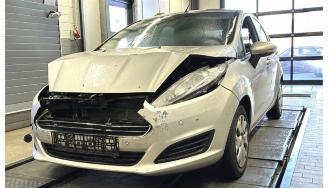 krockskadad bil auto Ford Fiesta 1.5-TDCI Airconditioning stoelverwarming CruiseControl Parkeersensoren 2016/6