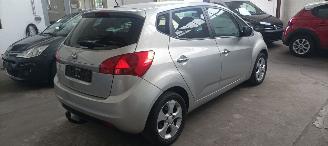 Kia Venga 1.6-16v Automatik Climatecontrol Keyless-entry Stoelverwarming Lichtautomaat Privacyglas armsteun voor en achter Trekhaak Mistlampen 16-inch Kia velgen picture 2