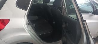 Kia Venga 1.6-16v Automatik Climatecontrol Keyless-entry Stoelverwarming Lichtautomaat Privacyglas armsteun voor en achter Trekhaak Mistlampen 16-inch Kia velgen picture 12