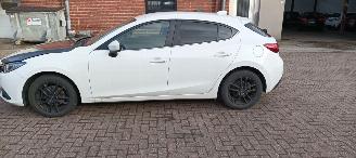 Mazda 3 2.0-Benzine Urban Limited Edition Xenon Led Navigatie Climatecontrol CruiseControl Head up-display Stoelverwarming Lichtautomaat Privacyglas Regensensor Lichtautomaat automatisch dimmende binnenspiegel Blindspot systeem Achteruitrijcamera parkeersensoren  picture 8