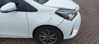 Toyota Yaris Facelift 1.5-VVT-i 111pk 6-bak Airconditioning stoelverwarming Multicolor Touchscreen Display Achteruitrijcamera Lichtautomaat Drivelane assistent leren multistuurwiel mistlampen 15 inch Toyota velgen picture 11