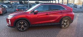 Mitsubishi Eclipse Cross 1.5-benzine Automaat 162pk Diamant uitvoering Climatecontrol CruiseControl Stoelverwarming Dab audio systeem Lichtautomaat Privacyglas led verlichting afneembare trekhaak picture 3