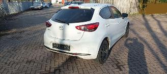 Mazda 2 Bj: 12-2023 1.5 Automatik Climatecontrol CruiseControl Stoelverwarming Lichtautomaat Privacyglas Stuurwiel met verwarming Achteruitrijcamera parkeersensoren Apple CarPlay MirrorLink Led verlichting Dab-audio picture 4