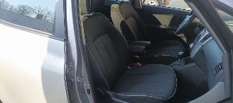 Kia Venga Bj: 8-2013 1.6 Automatik Climatecontrol Keyless-entry Stoelverwarming Lichtautomaat Privacyglas leren stuurwiel armsteun voor en achter Trekhaak Parkeersensoren mistlampen 16 inch velgen picture 16