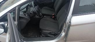 Ford Fiesta Bj: 6-2016 1.5 TDCI euro-6 Airconditioning stoelverwarming Led verlichting Elektrische ramen Elektrische-spiegels automatisch inklapbare buitenspiegels Parkeersensoren voor & Achter picture 12