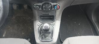 Ford Fiesta Bj: 6-2016 1.5 TDCI euro-6 Airconditioning stoelverwarming Led verlichting Elektrische ramen Elektrische-spiegels automatisch inklapbare buitenspiegels Parkeersensoren voor & Achter picture 17