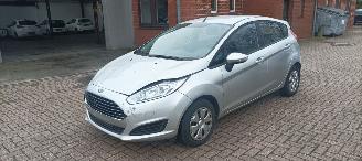 Ford Fiesta Bj: 6-2016 1.5 TDCI euro-6 Airconditioning stoelverwarming Led verlichting Elektrische ramen Elektrische-spiegels automatisch inklapbare buitenspiegels Parkeersensoren voor & Achter picture 9