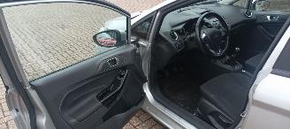 Ford Fiesta Bj: 6-2016 1.5 TDCI euro-6 Airconditioning stoelverwarming Led verlichting Elektrische ramen Elektrische-spiegels automatisch inklapbare buitenspiegels Parkeersensoren voor & Achter picture 11