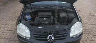 Volkswagen Golf Bj:12-2006 nieuwe Distributieriem 1.4 80pk Climatecontrol CruiseControl Leren-Stuurwiel armsteun elektrische ramen Elektrische-spiegels met verwarming Centrale vergrendeling met afstandsbediening mistlampen Parkeersensoren achter Trekhaak afneembaar picture 17