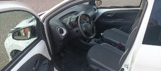 Toyota Aygo X-Play 1.0-VVT-i 72pk Airconditioning Led-Koplampen Led-Achterlichten Elektrische ramen Elektrische-spiegels met verwarming Centrale vergrendeling met afstandsbediening Abs Esp Leren Stuurwiel picture 10