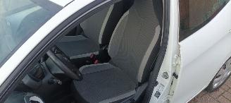 Toyota Aygo X-Play 1.0-VVT-i 72pk Airconditioning Led-Koplampen Led-Achterlichten Elektrische ramen Elektrische-spiegels met verwarming Centrale vergrendeling met afstandsbediening Abs Esp Leren Stuurwiel picture 12