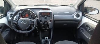 Toyota Aygo X-Play 1.0-VVT-i 72pk Airconditioning Led-Koplampen Led-Achterlichten Elektrische ramen Elektrische-spiegels met verwarming Centrale vergrendeling met afstandsbediening Abs Esp Leren Stuurwiel picture 14