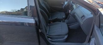 Volkswagen Polo 1.4-TDI Climatecontrol Stoelverwarming Regensensor Frontbrake assist Radio Touchscreen Display usb Elektrische ramen Elektrische-spiegels met verwarming Centrale vergrendeling met afstandsbediening Start-Stop systeem abs esp metallic lak picture 17