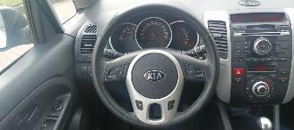 Kia Venga 1.6-16v 125pk Automatik Keyless-entry Climatecontrol Stoelverwarming Lichtautomaat Privacyglas leren stuurwiel met radio bediening armsteun voor Links& Rechts Trekhaak Mistlampen Parkeersensoren achter 16-inch Kia velgen picture 21