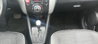 Kia Venga 1.6-16v 125pk Automatik Keyless-entry Climatecontrol Stoelverwarming Lichtautomaat Privacyglas leren stuurwiel met radio bediening armsteun voor Links& Rechts Trekhaak Mistlampen Parkeersensoren achter 16-inch Kia velgen picture 22