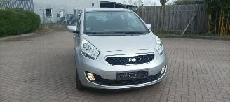 Kia Venga 1.6-16v 125pk Automatik Keyless-entry Climatecontrol Stoelverwarming Lichtautomaat Privacyglas leren stuurwiel met radio bediening armsteun voor Links& Rechts Trekhaak Mistlampen Parkeersensoren achter 16-inch Kia velgen picture 8
