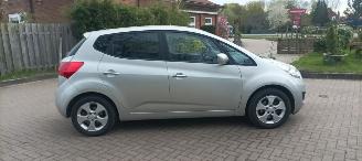 Kia Venga 1.6-16v 125pk Automatik Keyless-entry Climatecontrol Stoelverwarming Lichtautomaat Privacyglas leren stuurwiel met radio bediening armsteun voor Links& Rechts Trekhaak Mistlampen Parkeersensoren achter 16-inch Kia velgen picture 6