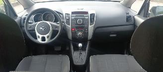 Kia Venga 1.6-16v 125pk Automatik Keyless-entry Climatecontrol Stoelverwarming Lichtautomaat Privacyglas leren stuurwiel met radio bediening armsteun voor Links& Rechts Trekhaak Mistlampen Parkeersensoren achter 16-inch Kia velgen picture 20