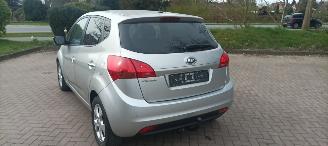 Kia Venga 1.6-16v 125pk Automatik Keyless-entry Climatecontrol Stoelverwarming Lichtautomaat Privacyglas leren stuurwiel met radio bediening armsteun voor Links& Rechts Trekhaak Mistlampen Parkeersensoren achter 16-inch Kia velgen picture 4