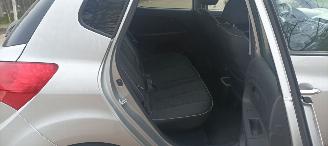 Kia Venga 1.6-16v 125pk Automatik Keyless-entry Climatecontrol Stoelverwarming Lichtautomaat Privacyglas leren stuurwiel met radio bediening armsteun voor Links& Rechts Trekhaak Mistlampen Parkeersensoren achter 16-inch Kia velgen picture 17