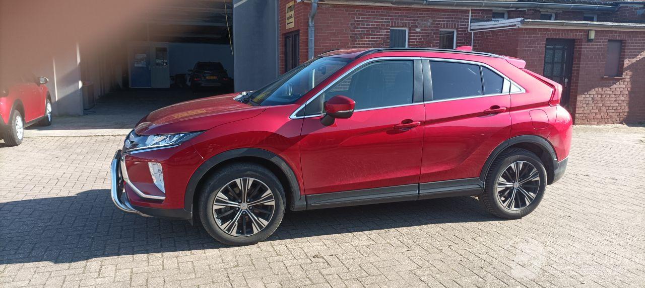 Mitsubishi Eclipse Cross 1.5-ClearTec 163pk Automatik Led Climatecontrol CruiseControl Achteruitrijcamera Lichtautomaat Regensensor Trekhaak Mistlampen Privacyglas Apple Car Play MirrorLink 18 inch velgen