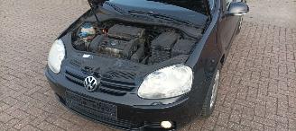 Volkswagen Golf Tour Edition 1.4-benzine 80pk Climatecontrol CruiseControl Leren-Stuurwiel armsteun elek-ramen elektrische buitenspiegels met verwarming Abs Esp Mistlampen Afneembare trekhaak Parkeersensoren achter picture 15