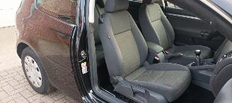 Volkswagen Golf Tour Edition 1.4-benzine 80pk Climatecontrol CruiseControl Leren-Stuurwiel armsteun elek-ramen elektrische buitenspiegels met verwarming Abs Esp Mistlampen Afneembare trekhaak Parkeersensoren achter picture 13