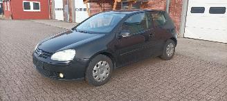 Coche accidentado Volkswagen Golf Tour Edition 1.4-benzine 80pk Climatecontrol CruiseControl Leren-Stuurwiel armsteun elek-ramen elektrische buitenspiegels met verwarming Abs Esp Mistlampen Afneembare trekhaak Parkeersensoren achter 2006/12