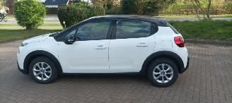 Citroën C3 Shine Bj:10-2018 1.5-HDI 102pk Euro-6  Climatecontrol 1e Eigenaar CruiseControl Stoelverwarming Lichtautomaat Regensensor Drivelane assistent Automatisch dimmende binnenspiegel 4xElektrische ramen Elektrische-spiegels met parkeerstand Parkeersensoren acht picture 3