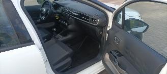 Citroën C3 Shine Bj:10-2018 1.5-HDI 102pk Euro-6  Climatecontrol 1e Eigenaar CruiseControl Stoelverwarming Lichtautomaat Regensensor Drivelane assistent Automatisch dimmende binnenspiegel 4xElektrische ramen Elektrische-spiegels met parkeerstand Parkeersensoren acht picture 22