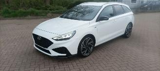 Coche accidentado Hyundai I-30 N-line 1.5-Turbo MHEV 160pk Full-Led Navi Digitale cockpit Climatecontrol CruiseControl Stoelverwarming stuurwiel met verwarming Achteruitrijcamera Lichtautomaat Regensensor Drivelane assistent Led achterlichten 2022/9