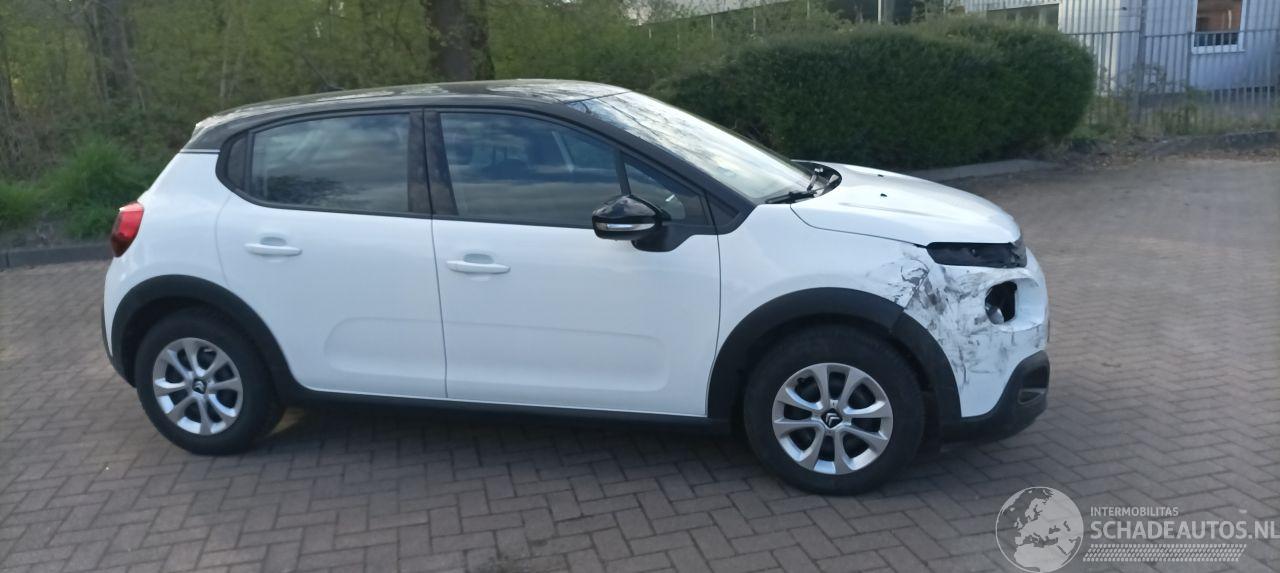 Citroën C3 Shine 1.5-Diesel 102pk Climatecontrol CruiseControl Stoelverwarming Lichtautomaat Regensensor Lichtautomaat Mistlampen Afneembare trekhaak