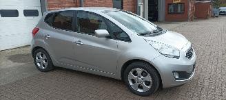 Kia Venga Dream team 1.6-Benzine Automaat Keyless-entry Climatecontrol Stoelverwarming Lichtautomaat Privacyglas leren stuurwiel mistlampen Parkeersensoren Trekhaak 16-inch Kia velgen picture 6