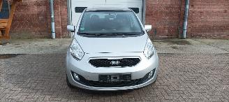 Kia Venga Dream team 1.6-Benzine Automaat Keyless-entry Climatecontrol Stoelverwarming Lichtautomaat Privacyglas leren stuurwiel mistlampen Parkeersensoren Trekhaak 16-inch Kia velgen picture 8