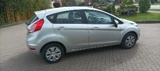 Ford Fiesta 1.5-Diesel 75pk Airco Stoelverwarming leren stuurwiel Led koplampen Pdc Control picture 9