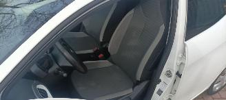 Toyota Aygo X-Play 1.0-VVT-i 72pk Airco Led koplampen Led achterlichten Elek-ramen elektrische buitenspiegels centrale deurvergrendeling met afstandsbediening Hoogglans buiten design Deelbare achterbank picture 13