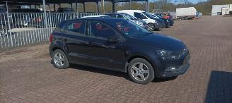 Volkswagen Polo 1.4-TDI 75pk euro-6 Climatecontrol Stoelverwarming Regensensor leren stuurwiel mistlampen Elektrische ramen Elektrische-spiegels met verwarming Centrale vergrendeling met afstandsbediening Start-Stop systeem 15-inch velgen Front radar assistent picture 2